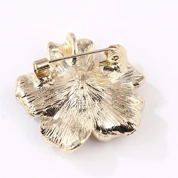 NEWT VINTAGE Elegant Floral Pearl Brooch. - Picture 6 of 11